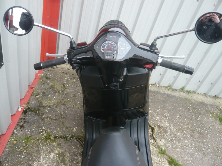 Piaggio Vespa GTS 125 SUPER 2014 LEARNER LEGAL SCOOTER 50 SH N X R RR MAX S WING