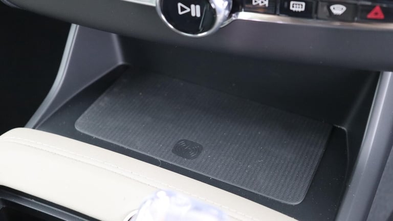 2025 Volvo XC90 T8 PHEV AWD Ultra Dark (Sunroof, 360 Camera, Bowers &amp; Wilkins Sound) ESTATE P...