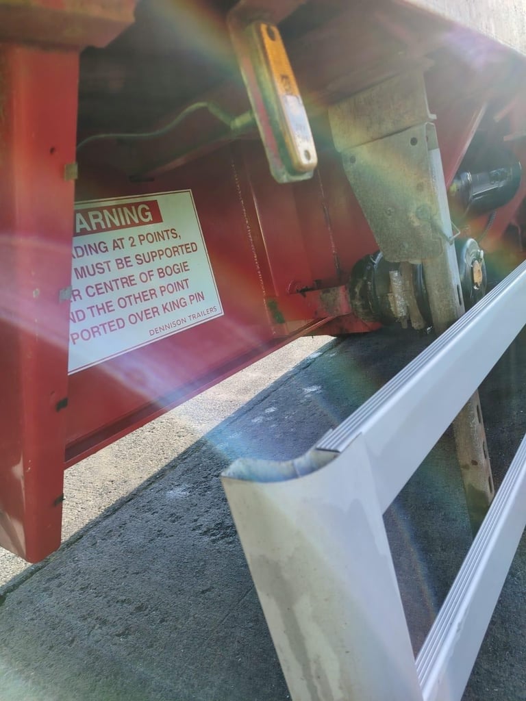 Flat trailer Dennison drum brakes Extendable Other