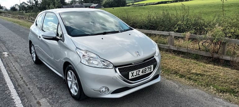 Peugeot, 208, Hatchback, 2015, Manual, 1199 (cc), 3 doors
