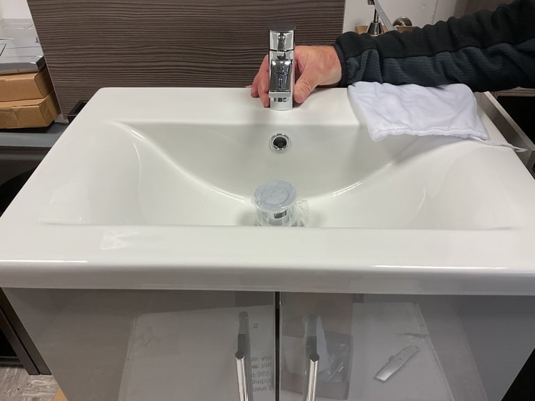NOVUM Tempt 600 wall hung vanity gloss light grey, ceramic basin, mixer and waste 