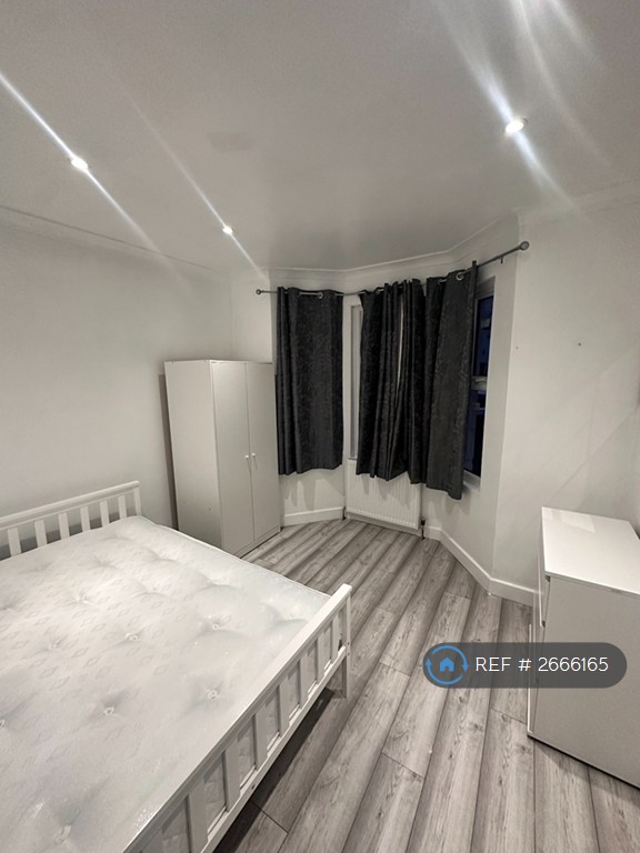 1 bedroom in Luna Road, London, CR7 (#2666165)