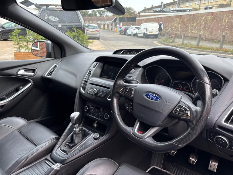 2017 Ford Focus 2.0T EcoBoost ST-3. LOW OWNERS  LOW MILEAGE  MOUNTUNE EXHAUST.