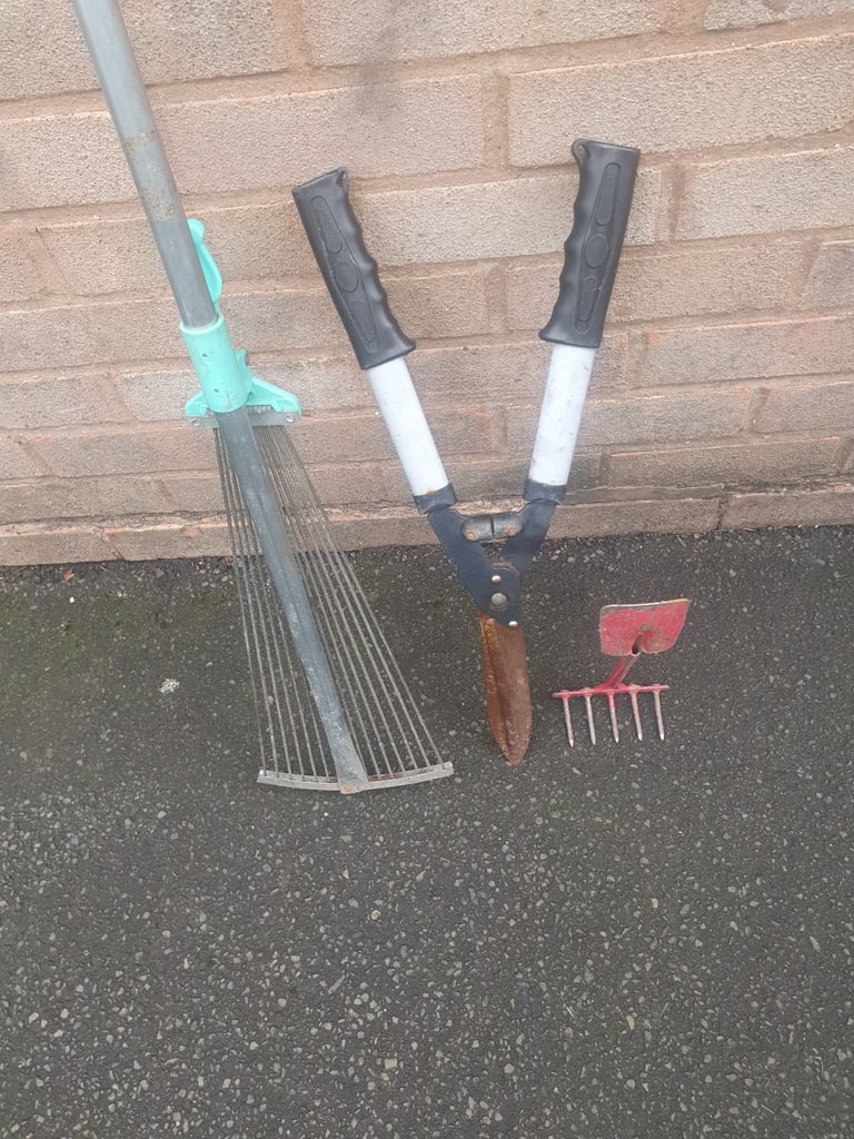 Fold Up Rake, Hedge Cutters & Small Shovel/Rake , Good Condition, Very Useful 