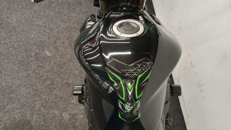 KAWASAKI Z1000 ** TWIN BEOWOLF EXHAUSTS - TAIL TIDY - 12 MONTH MOT **