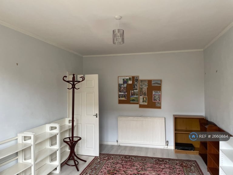 3 bedroom flat in Colinton Mains Terrace, Edinburgh, EH13 (3 bed) (#2660884)