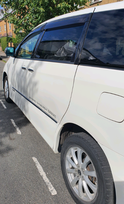 Toyota Estima (2010)
