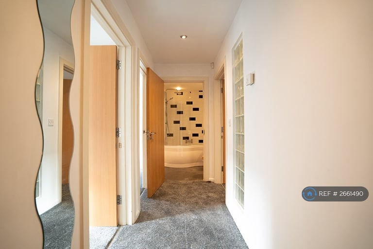 2 bedroom flat in City Quay, Liverpool, L3 (2 bed) (#2661490)