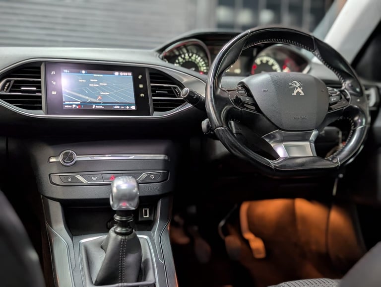 2017 Peugeot 308 SW 1.2 PureTech Allure Estate 5dr Petrol Manual Euro 6 (s/s) (130 ps) ESTATE Pet...