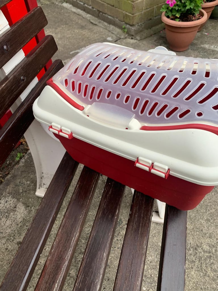Pet carrier 