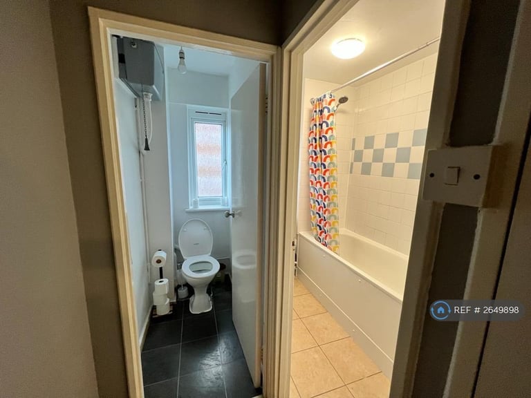 1 bedroom in Swinburne Court, London, SE5 (#2649898)
