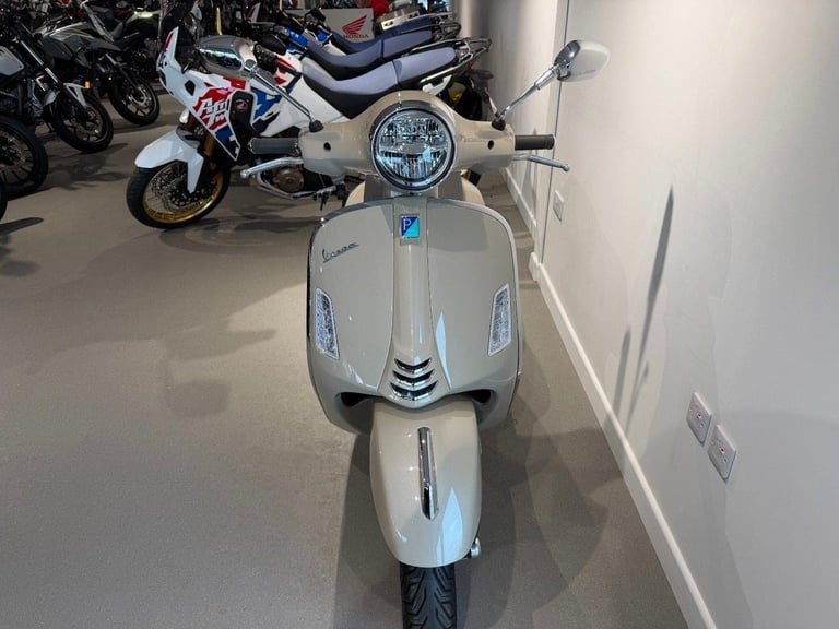 2024 VESPA GTS 300 HPE, '24 Plate with 967 miles