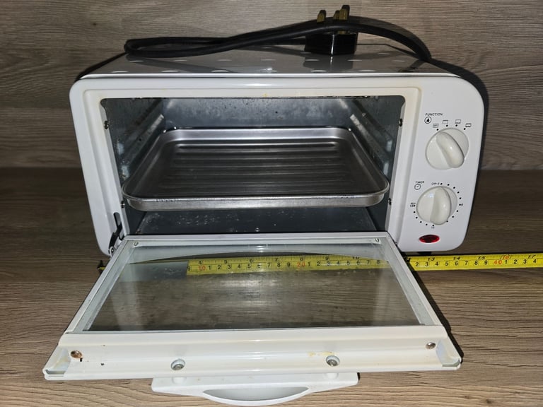 Small oven 220-240V ~ 50Hz 800W