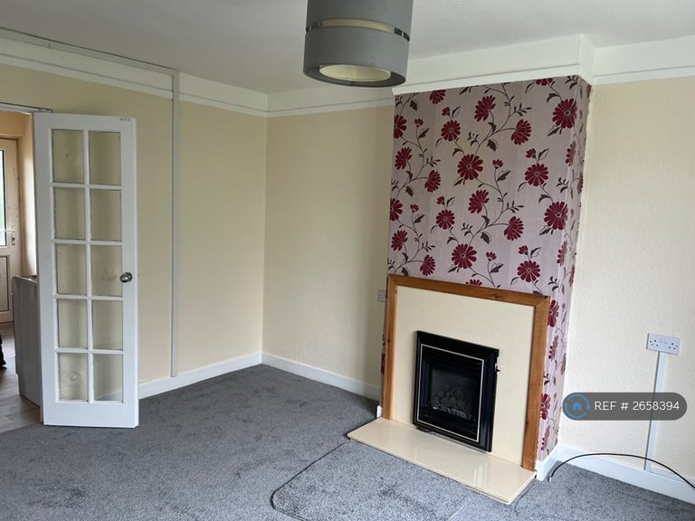 2 bedroom flat in Maes Y Glyn, Llandeilo, SA19 (2 bed) (#2658394)