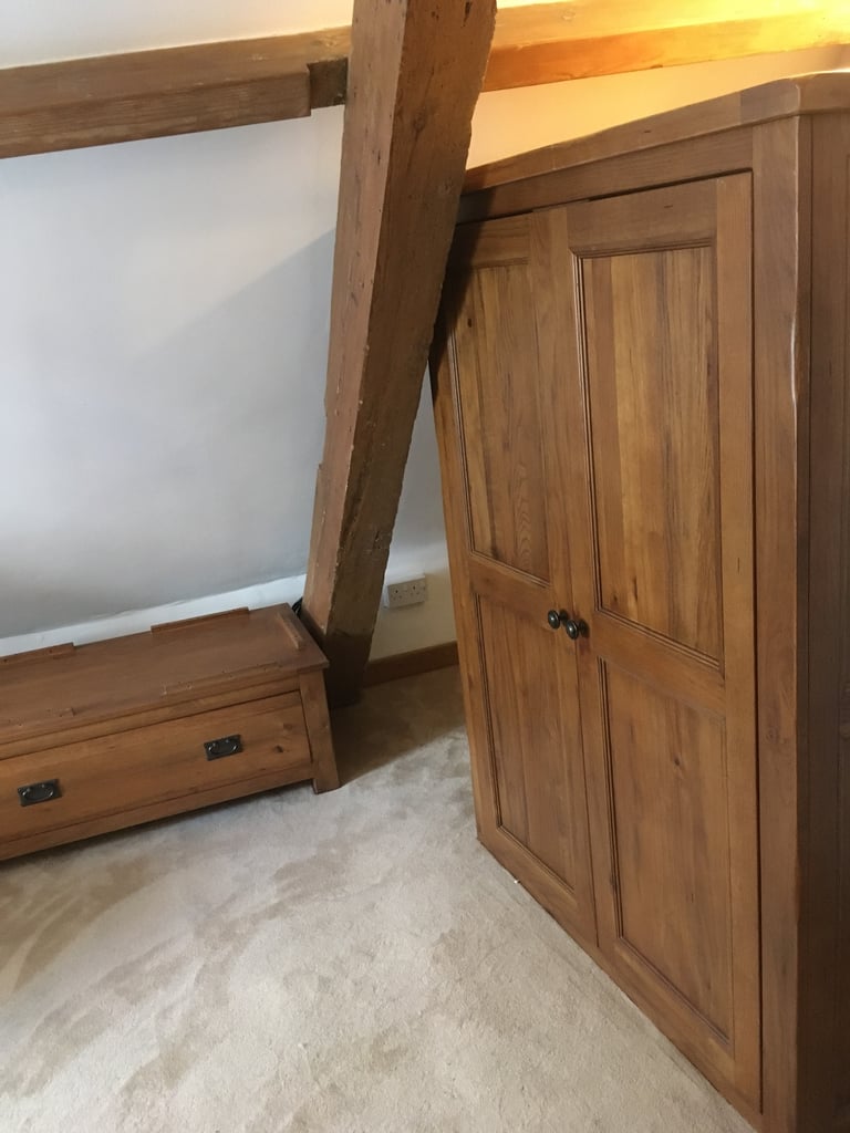 Beautiful solid Oak Furniture Land rustic double wardrobe & large deep drawer EXCELLENT CONDITION 