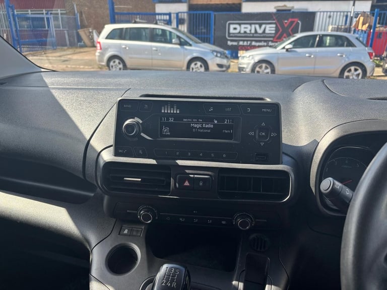 2019 Vauxhall Combo 2300 1.5 Turbo D 100ps H1 Sportive Van PANEL VAN DIESEL Manual