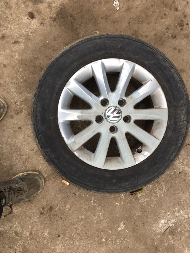 VW Golf Mk5 Alloy 15 inch Wheel 10 Spoke with tyre 195/65/15 1K0601025CA