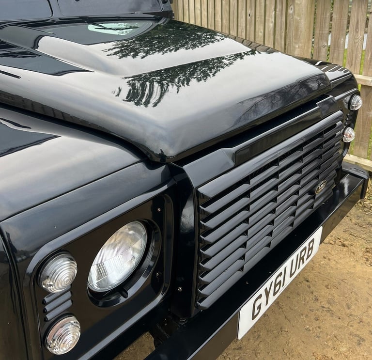 2011 - 61 Land Rover Defender 90 2.2 TDCi XS 4WD SWB Euro 5 WINDOW VAN Diesel
