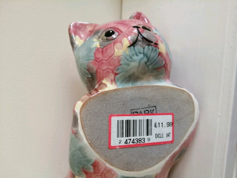 Park Rose pottery Brid Cat poised 