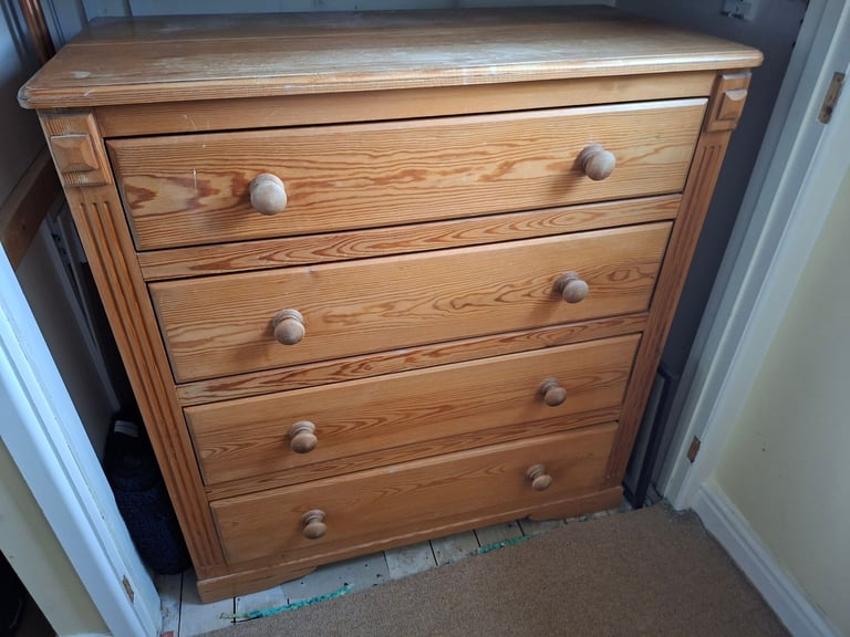 Pine chest of drawers 