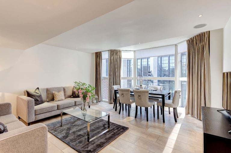 Third floor two bedroom, two bathroom apartment in Kensington W8