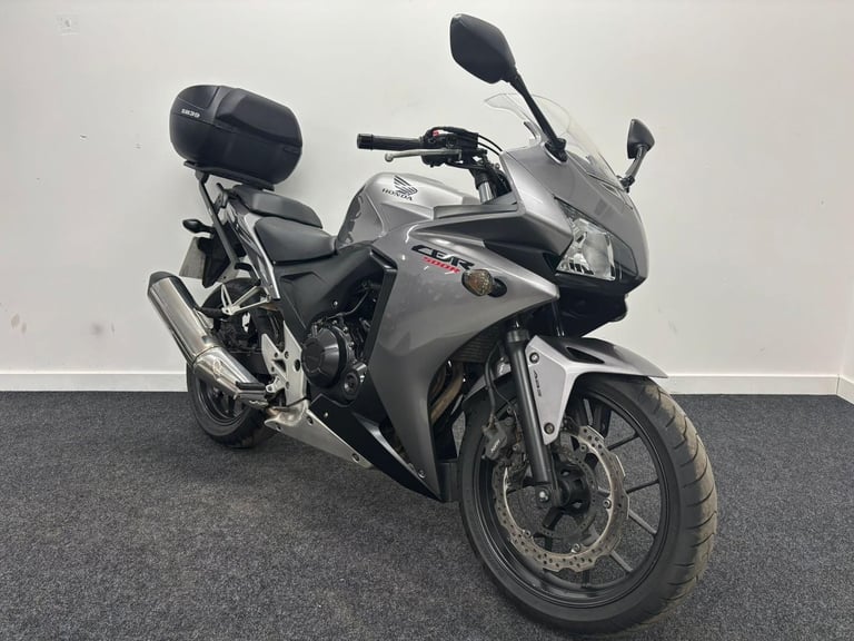 HONDA CBR500R ** TOP BOX - STANDARD BIKE - 12 MONTH MOT **