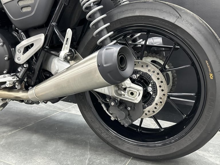 TRIUMPH SPEED TWIN 1200