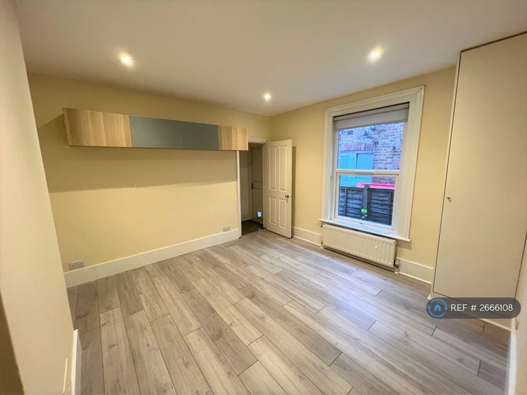 image for 2 bedroom flat in Argyle Avenue, Hounslow, TW3 (2 bed) (#2666108)