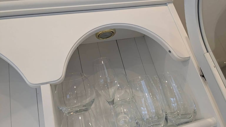 White Wooden Drinks Cabinet/Display Unit with lights