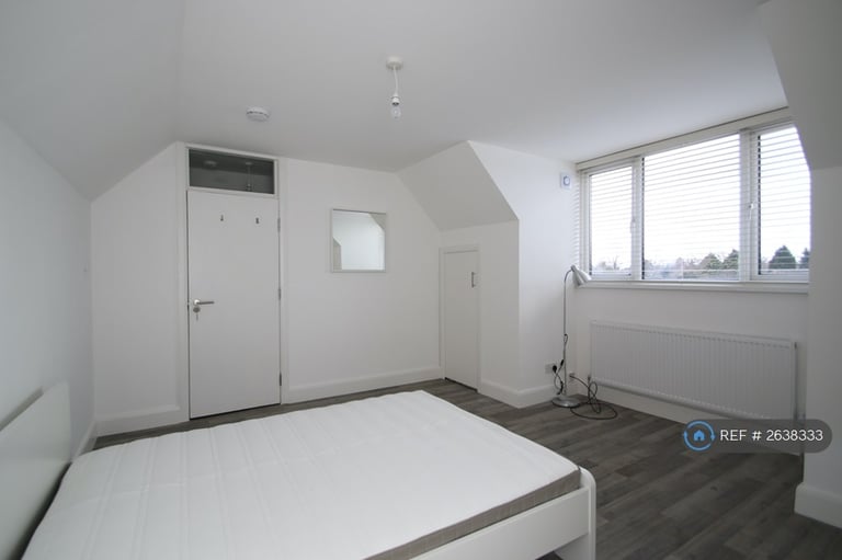 2 bedroom flat in Village Way East, Harrow, HA2 (2 bed) (#2638333)
