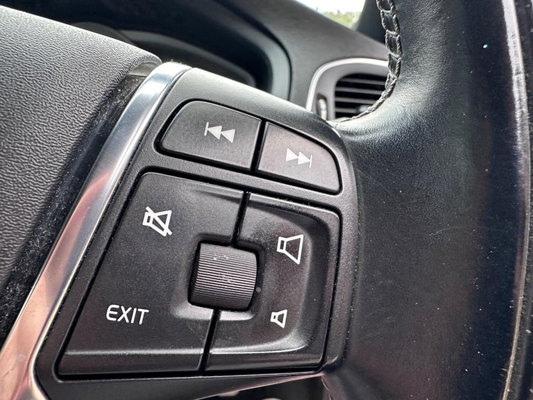 2015 Volvo V40 1.6 D2 R-Design Lux Powershift Euro 5 (s/s) 5dr HATCHBACK Diesel Automatic