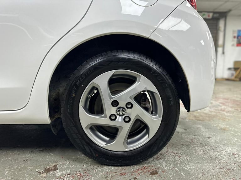 2016 Toyota Yaris 1.5 Hybrid Icon 5dr CVT HATCHBACK PETROL/ELECTRIC Automatic