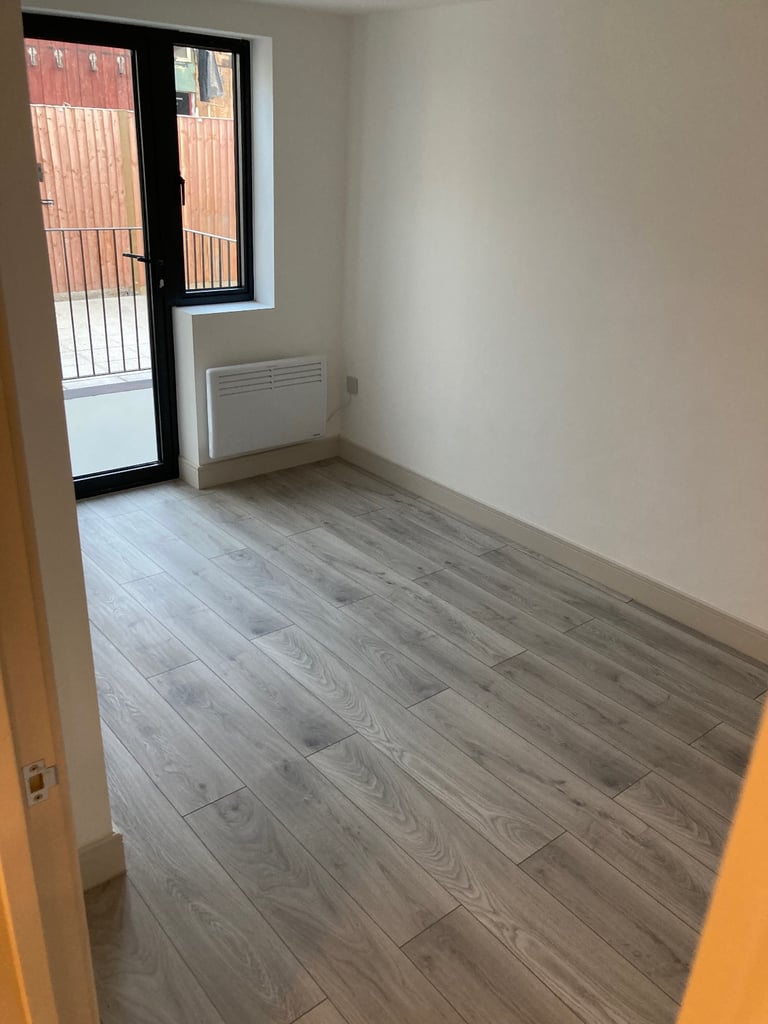 Stunning New Development of 2 properties. 8 flats in Total. 5 mins walk to Croydon Train Station 