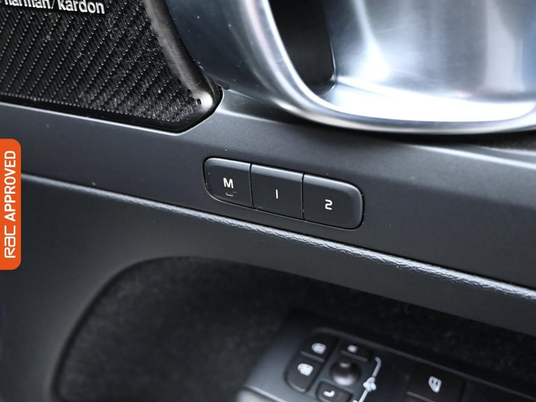 2019 Volvo XC40 2.0 D4 R-Design SUV 5dr Diesel Auto AWD Euro 6 (s/s) (190 ps) SUV DIESEL Automatic