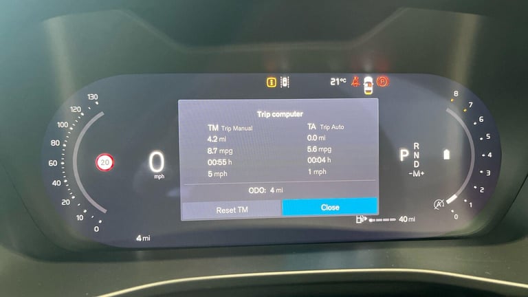 2025 Volvo XC40 Core, B3 Mild hybrid, Petrol ESTATE Petrol/Electric Hybrid Automatic