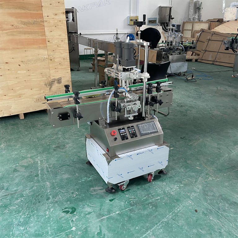 Automatic Tabletop Spray Cap Screw Capping Sealing Machine for Plastic Pet Glass Bottle