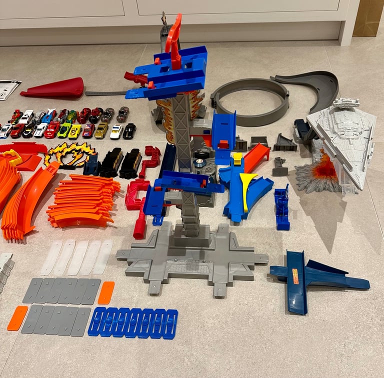 Hot Wheels Set, Track & Cars Bundle 
