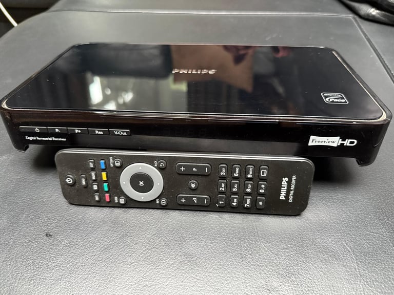 Pioneer 50in HD Ready Plasma TV Package with accessories in immaculate condition 