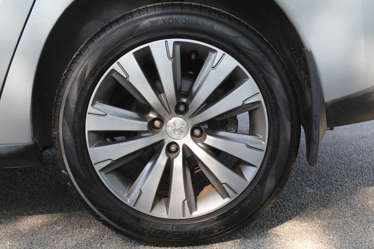 2015 Peugeot 3008 1.6 3008 Active e-HDi Semi-Auto 5dr SUV Diesel Automatic