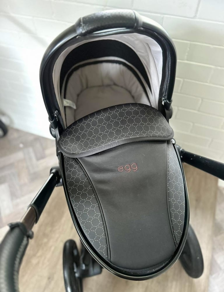 Egg2 Luxury pushchair and Shell I-size car seat special edition bundle in black Geo