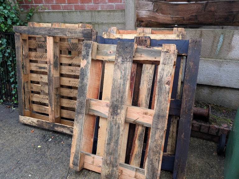 6 Free pallets