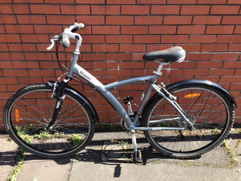 image for Unisex hybrid bike mint condition