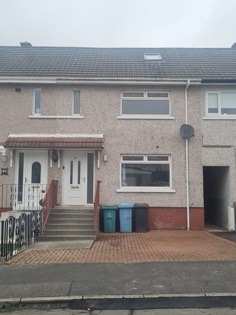 2 bedroom terraced house with garden and driveway