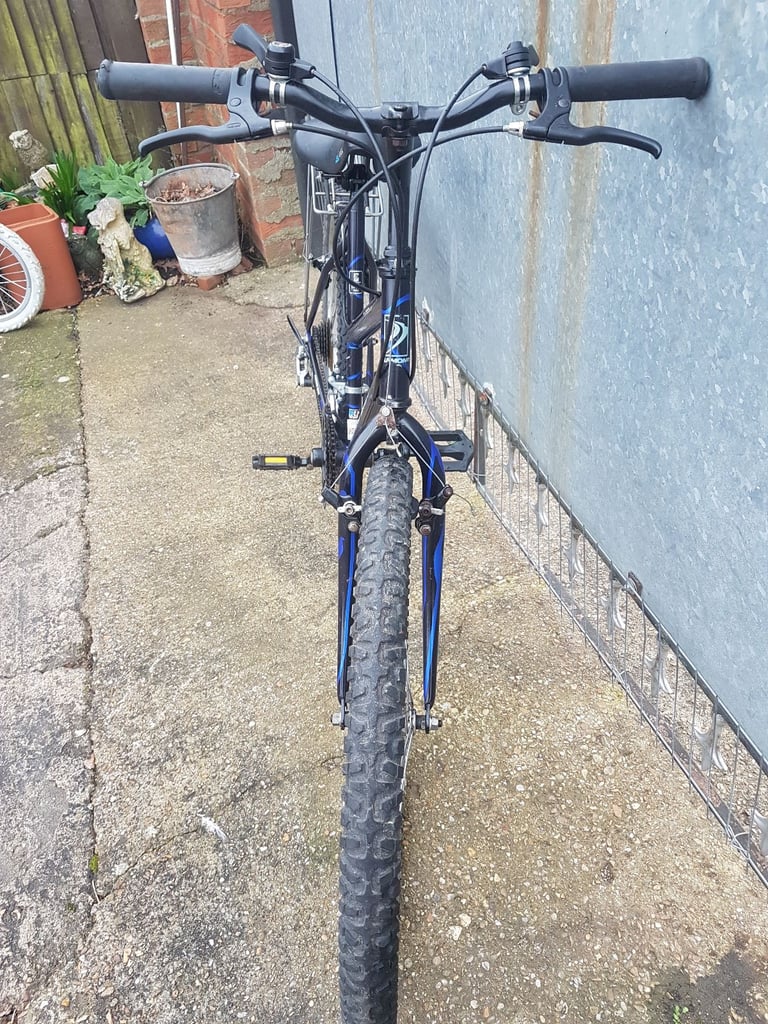 Diamondback Outlook (black/blue) 26 inch wheel adults bike,Shimano gears,gel saddle,stand rack