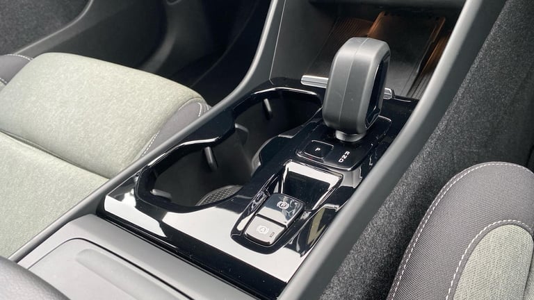 2022 Volvo XC40 2.0 B3 MHEV Plus SUV 5dr Petrol Hybrid DCT Auto Euro 6 (s/s) (163 ps) Petrol/Elec...
