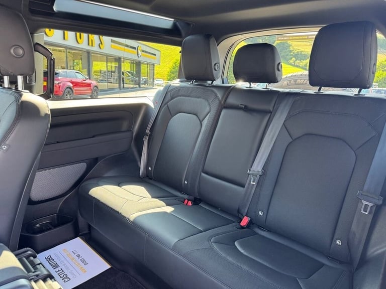 2022 72 LAND ROVER DEFENDER 3.0 D250 MHEV X-DYNAMIC SE 3dr Diesel 18,500 miles