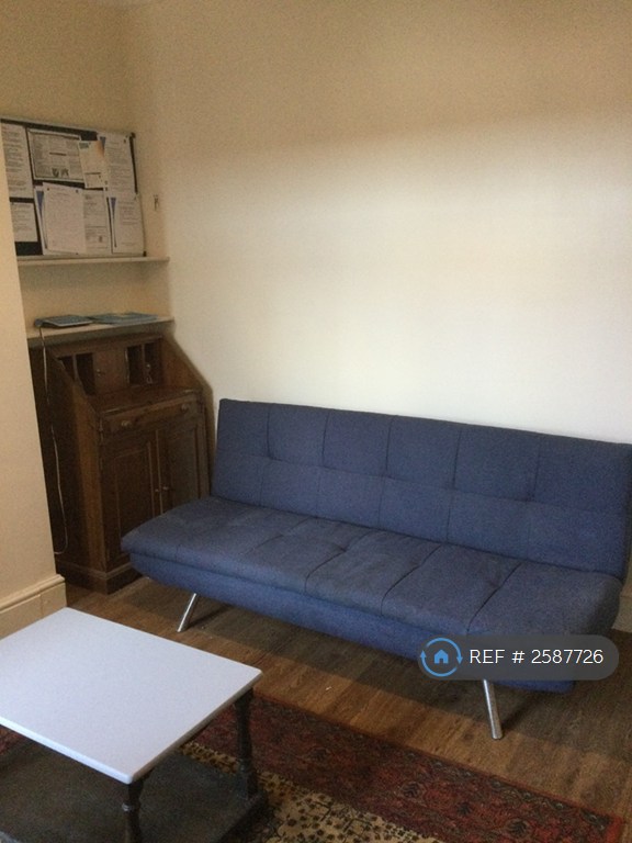 1 bedroom in Southampton Road, Northampton, NN4 (#2587726)