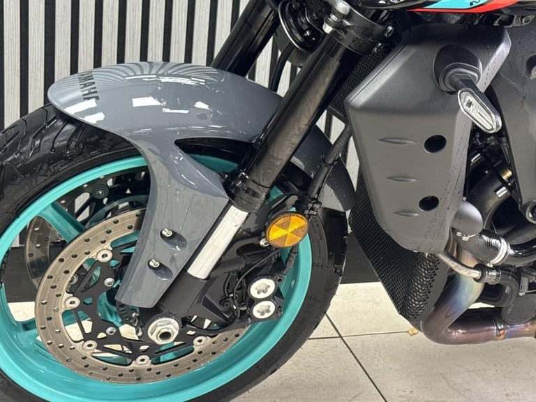 72 reg Yamaha MT10 Grey Naked sports 5571 miles, Pipeworks exuaust