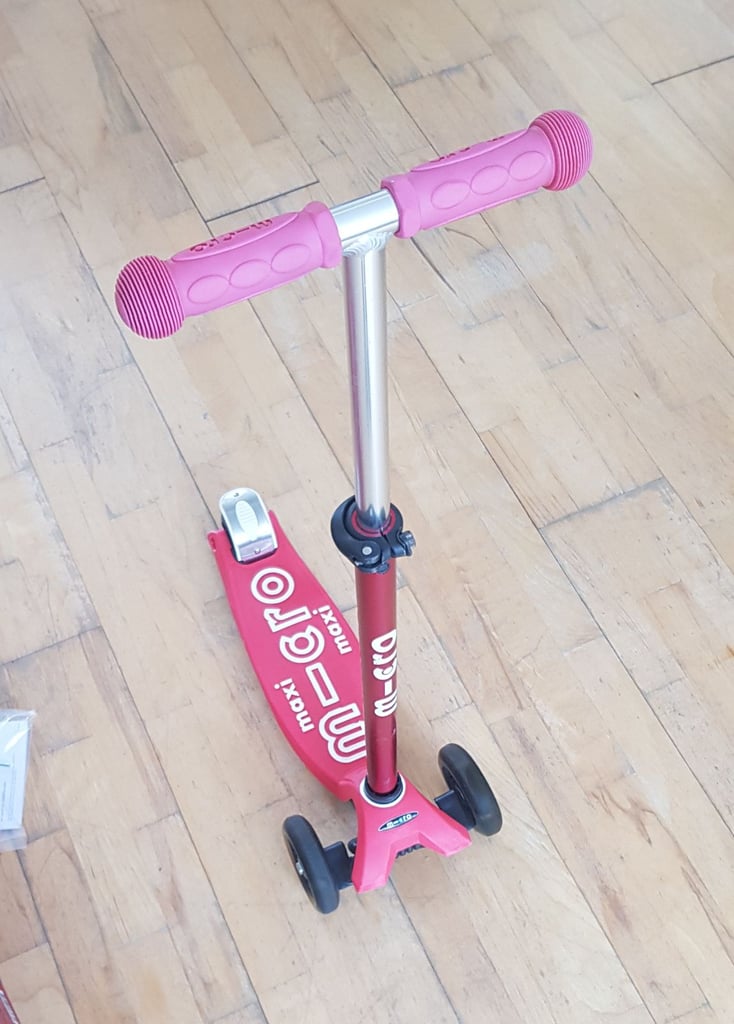 Red Micro LED Maxi Deluxe Scooter Great Condition