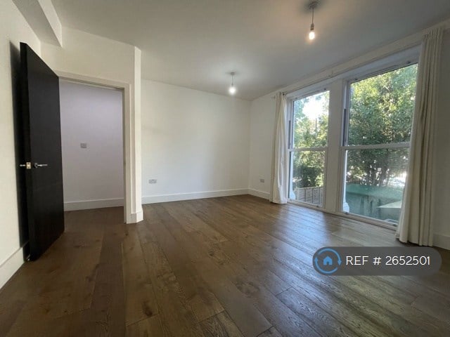 2 bedroom flat in Evering Road, London, E5 (2 bed) (#2652501)